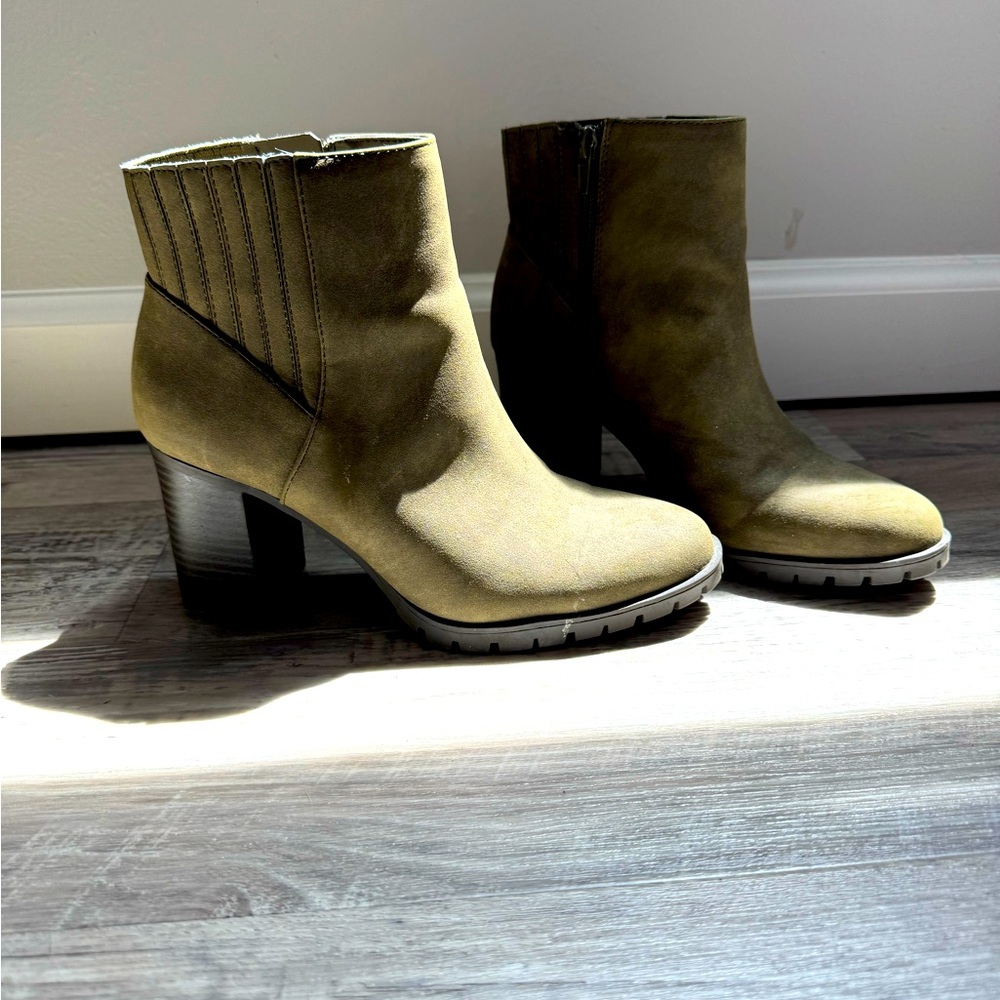 Olive Ankle Boots / Kelly & Katie - BRAND NEW